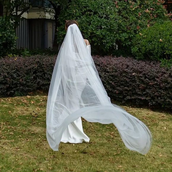 Baroque Style Cathedral Bridal Wedding Veil With Raw Edge and Comb - Picture 6 of 7